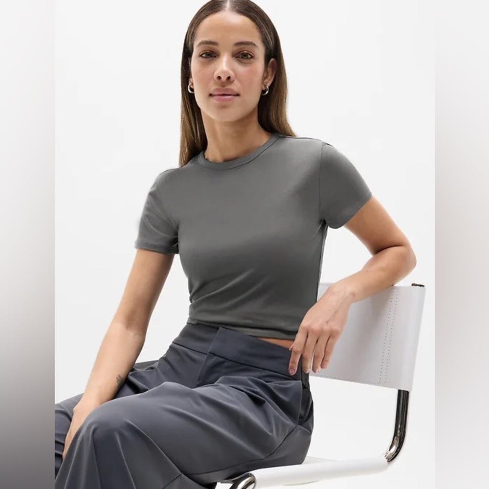 017 ATHLETA Women's Signature Rib Crop Tee, Shadow Grey, Small
